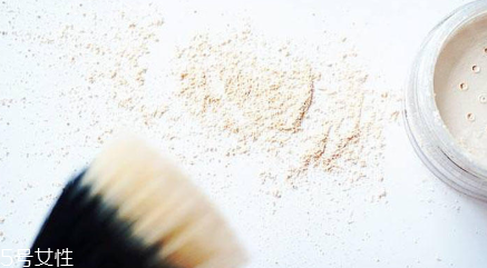 藍色散粉適合什么膚色 提亮膚色好幫手 藍色散粉適合什么膚色 提亮膚色好幫手