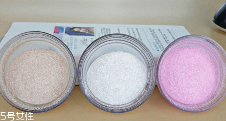 藍色散粉適合什么膚色 提亮膚色好幫手 藍色散粉適合什么膚色 提亮膚色好幫手