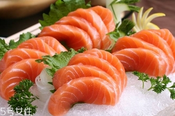 三文魚(yú)熬粥的做法 這樣做就對(duì)了