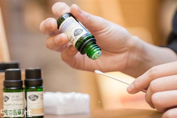 精油保質(zhì)期一般多久 精油日常保存也要注意 精油保質(zhì)期一般多久 精油日常保存也要注意