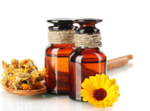 精油能去黑眼圈嗎 精油去黑眼圈的方法具體步驟 精油能去黑眼圈嗎 精油去黑眼圈的方法具體步驟