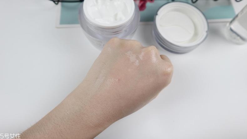 蒂佳婷和珂萊歐素顏霜比較 2款大熱選手全面對比 蒂佳婷和珂萊歐素顏霜比較 2款大熱選手全面對比