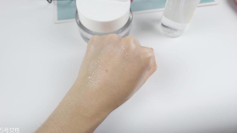 蒂佳婷和珂萊歐素顏霜比較 2款大熱選手全面對比 蒂佳婷和珂萊歐素顏霜比較 2款大熱選手全面對比