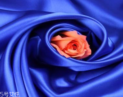 真絲可以用洗衣液洗嗎 要選用中性洗衣液 真絲可以用洗衣液洗嗎 要選用中性洗衣液