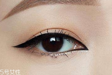 眼線筆染衣服了怎么辦 這樣拯救你的衣服 眼線筆染衣服了怎么辦 這樣拯救你的衣服