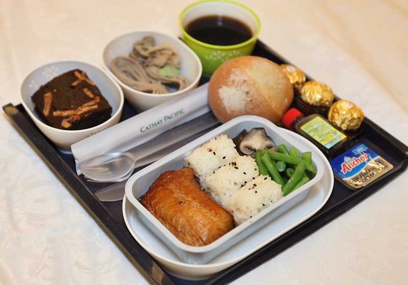 飛機(jī)餐是免費(fèi)的嗎 解析飛機(jī)上的食物能吃嗎 飛機(jī)餐是免費(fèi)的嗎 解析飛機(jī)上的食物能吃嗎