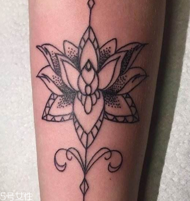 紋身會影響月經(jīng)嗎 最好避開生理期 紋身會影響月經(jīng)嗎 最好避開生理期