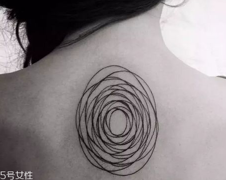 紋身應(yīng)該注意哪些事項(xiàng) 這些都要注意 紋身應(yīng)該注意哪些事項(xiàng) 這些都要注意