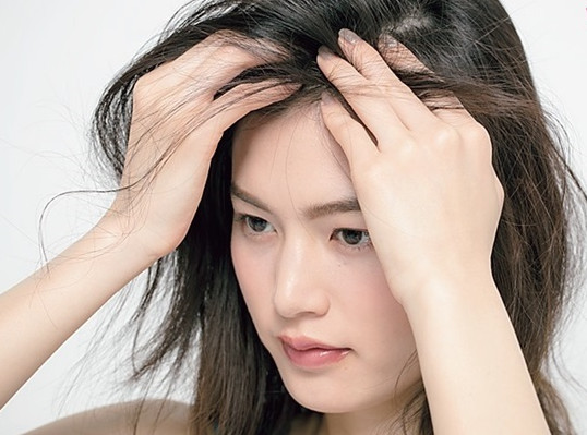 頭發(fā)塌下來怎么蓬松 5招讓發(fā)型空氣感 頭發(fā)塌下來怎么蓬松 5招讓發(fā)型空氣感