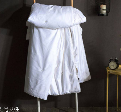 蠶絲被為什么有酸味道 這個原因引起的 蠶絲被為什么有酸味道 這個原因引起的