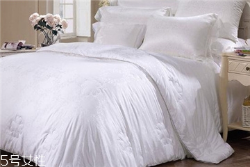 蠶絲被為什么有酸味道 這個原因引起的 蠶絲被為什么有酸味道 這個原因引起的