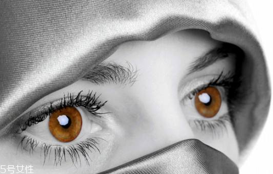 嫁接睫毛后怎么畫(huà)眼妝 可以畫(huà)眼影無(wú)需畫(huà)眼線