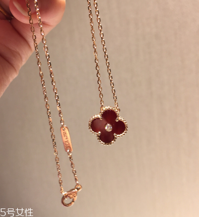 梵克雅寶四葉草項鏈寓意 給你帶來好運 梵克雅寶四葉草項鏈寓意 給你帶來好運