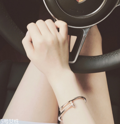卡地亞釘子手鐲多少錢(qián) 展現(xiàn)御姐風(fēng)范