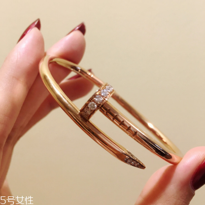 卡地亞釘子手鐲多少錢(qián) 展現(xiàn)御姐風(fēng)范