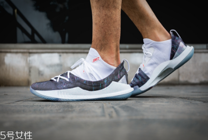 under armour curry 5測評 庫里5代戰(zhàn)靴實(shí)戰(zhàn)表現(xiàn)