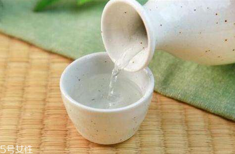 白酒是酸性還是堿性 它是酸性的 白酒是酸性還是堿性 它是酸性的