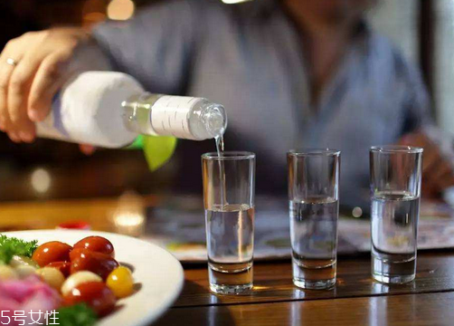 白酒是酸性還是堿性 它是酸性的 白酒是酸性還是堿性 它是酸性的