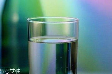 白酒是不是放的時(shí)間越長(zhǎng)越好 要滿足一些條件 白酒是不是放的時(shí)間越長(zhǎng)越好 要滿足一些條件