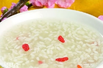 米酒是什么顏色 一般是白色的 米酒是什么顏色 一般是白色的