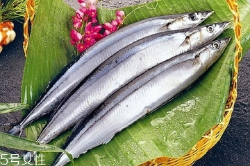 秋刀魚(yú)為什么放檸檬 去腥味調(diào)味 秋刀魚(yú)為什么放檸檬 去腥味調(diào)味