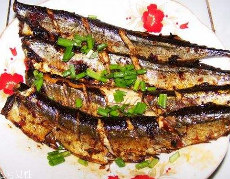 秋刀魚(yú)為什么放檸檬 去腥味調(diào)味 秋刀魚(yú)為什么放檸檬 去腥味調(diào)味