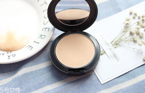 油性皮膚容易脫妝怎么辦 4種產(chǎn)品持妝一整天 油性皮膚容易脫妝怎么辦 4種產(chǎn)品持妝一整天