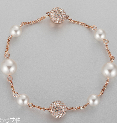 施華洛世奇手鏈可以碰水嗎 會(huì)變得暗淡 施華洛世奇手鏈可以碰水嗎 會(huì)變得暗淡