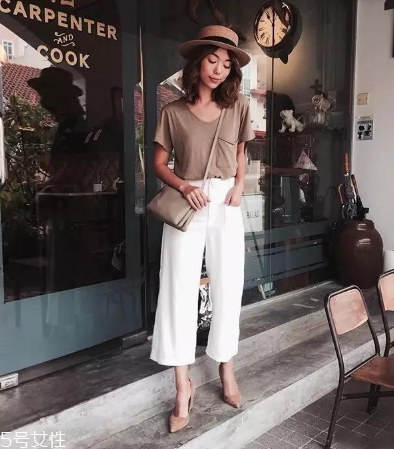 白色闊腿褲怎么搭配上衣 承包夏日時(shí)髦 白色闊腿褲怎么搭配上衣 承包夏日時(shí)髦