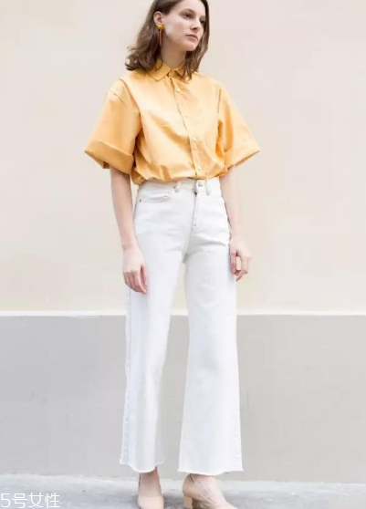 白色闊腿褲怎么搭配上衣 承包夏日時(shí)髦 白色闊腿褲怎么搭配上衣 承包夏日時(shí)髦