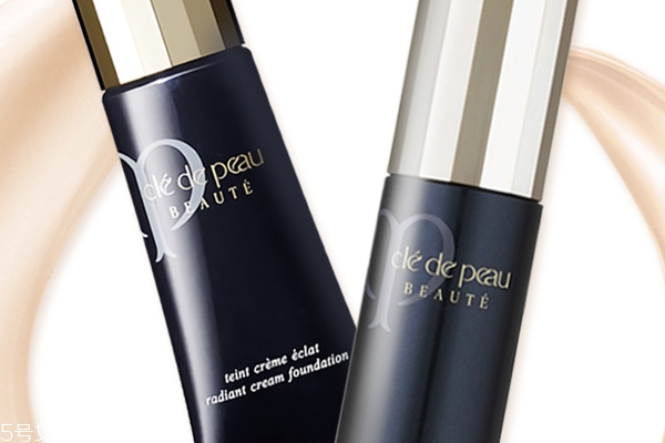 臉干化妝浮粉怎么辦 妝前3步天天就是精致女孩 臉干化妝浮粉怎么辦 妝前3步天天就是精致女孩