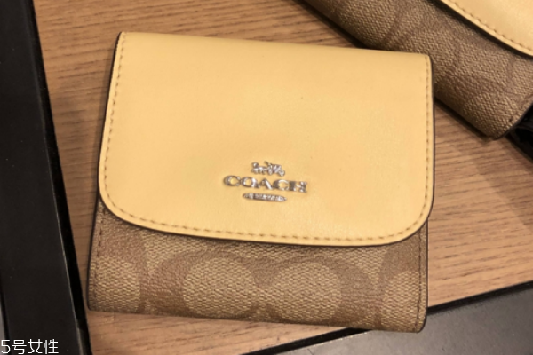 coach錢(qián)包價(jià)格 性?xún)r(jià)比很高