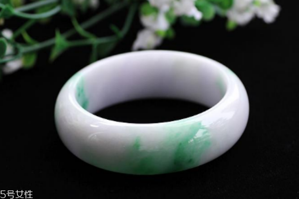 翡翠手鐲取不下來怎么辦 不要硬取 翡翠手鐲取不下來怎么辦 不要硬取