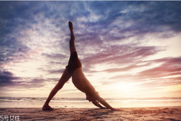 什么瑜伽體式可以排毒 排毒的瑜伽體式 什么瑜伽體式可以排毒 排毒的瑜伽體式
