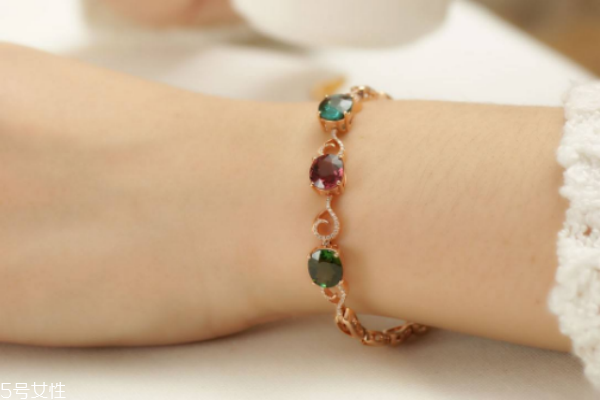 碧璽手鏈可以帶右手嗎 有很多講究 碧璽手鏈可以帶右手嗎 有很多講究