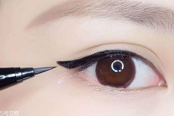 下垂眼怎么畫(huà)眼線(xiàn) 這么畫(huà)擺脫喪氣