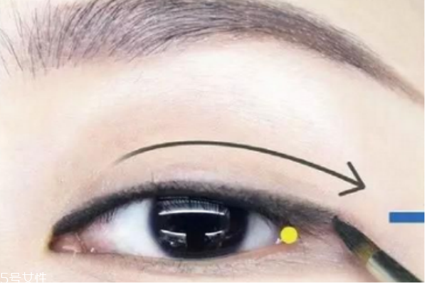 畫(huà)眼線怎么畫(huà)好看 畫(huà)眼線教程步驟圖