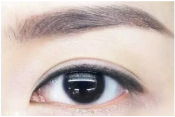 畫(huà)眼線怎么畫(huà)好看 畫(huà)眼線教程步驟圖