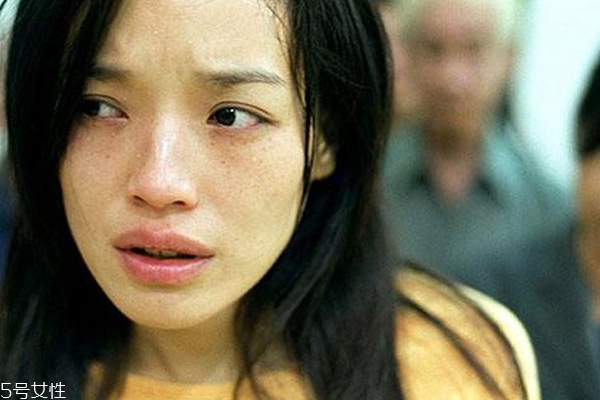 雀斑多怎么化妝自然 雀斑妹子7個(gè)化妝技巧 雀斑多怎么化妝自然 雀斑妹子7個(gè)化妝技巧