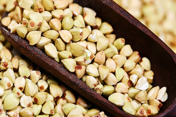 蕎麥吃多了會(huì)便秘嗎 這個(gè)擔(dān)心是多余的 蕎麥吃多了會(huì)便秘嗎 這個(gè)擔(dān)心是多余的