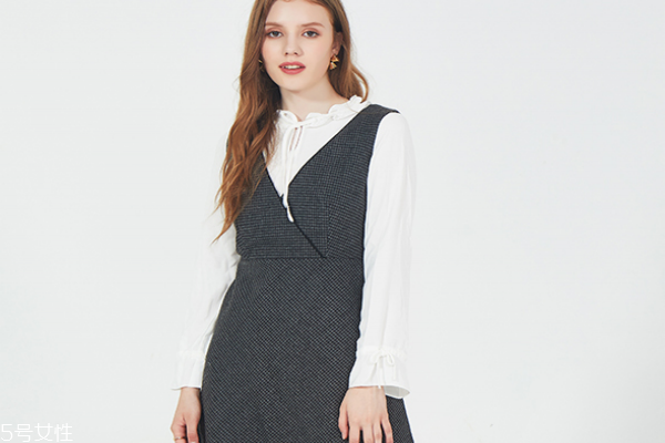 出席正式場(chǎng)合服裝搭配 幫你鎮(zhèn)住各種場(chǎng)合 出席正式場(chǎng)合服裝搭配 幫你鎮(zhèn)住各種場(chǎng)合