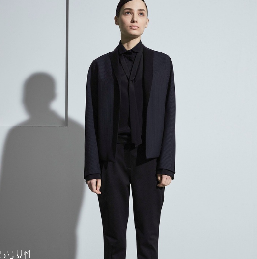 出席正式場(chǎng)合服裝搭配 幫你鎮(zhèn)住各種場(chǎng)合 出席正式場(chǎng)合服裝搭配 幫你鎮(zhèn)住各種場(chǎng)合