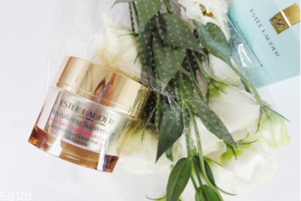 雅詩(shī)蘭黛晚霜哪個(gè)好 雅詩(shī)蘭黛晚霜價(jià)格