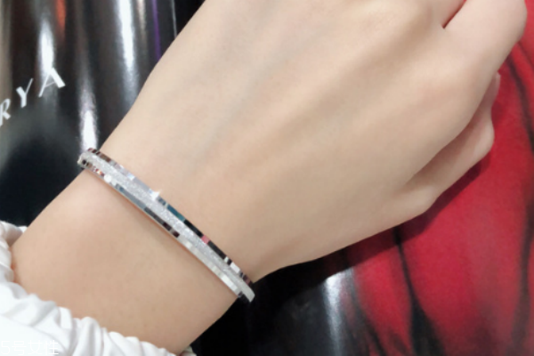 鉑金手鐲變形了怎么辦 不用太過(guò)擔(dān)心 鉑金手鐲變形了怎么辦 不用太過(guò)擔(dān)心