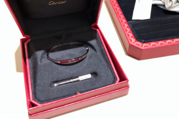 鉑金手鐲變形了怎么辦 不用太過(guò)擔(dān)心 鉑金手鐲變形了怎么辦 不用太過(guò)擔(dān)心