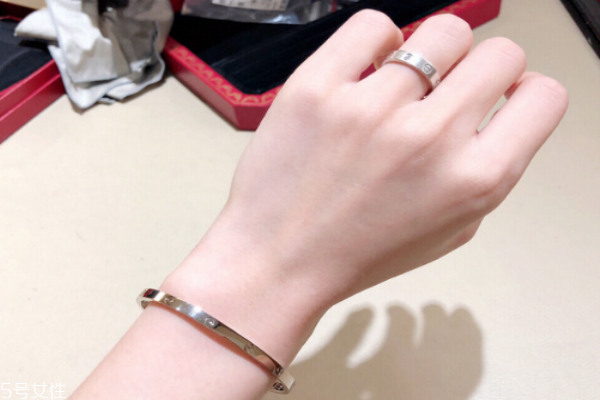 鉑金手鐲變形了怎么辦 不用太過(guò)擔(dān)心 鉑金手鐲變形了怎么辦 不用太過(guò)擔(dān)心