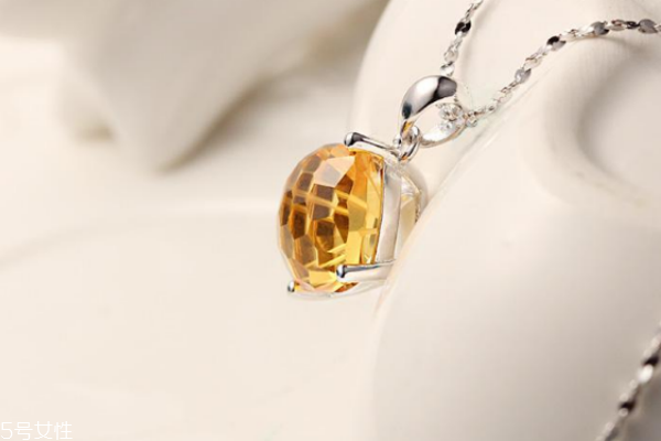 黃水晶什么顏色最好 要學(xué)會(huì)挑選 黃水晶什么顏色最好 要學(xué)會(huì)挑選