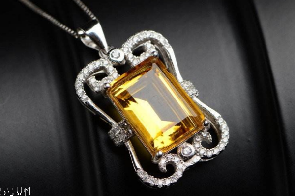 黃水晶什么顏色最好 要學(xué)會(huì)挑選 黃水晶什么顏色最好 要學(xué)會(huì)挑選