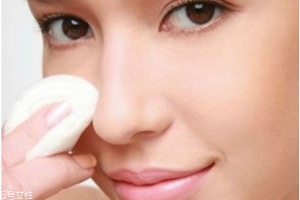 出門(mén)在外怎么補(bǔ)妝 出門(mén)在外的補(bǔ)妝技巧