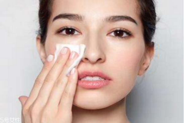 出門(mén)在外怎么補(bǔ)妝 出門(mén)在外的補(bǔ)妝技巧